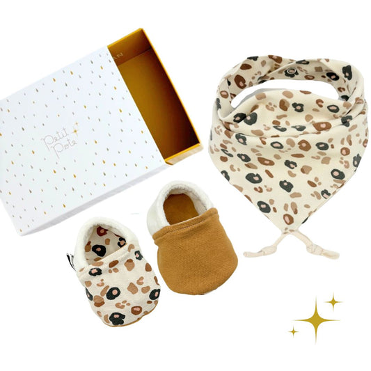 Box naissance Chaussons x Bavoir Léopard