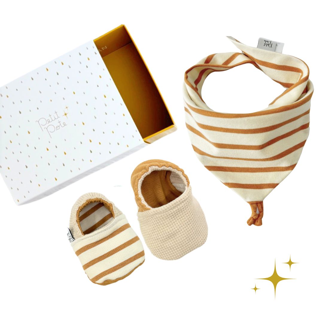 Box naissance Chaussons x Bavoir Caramel