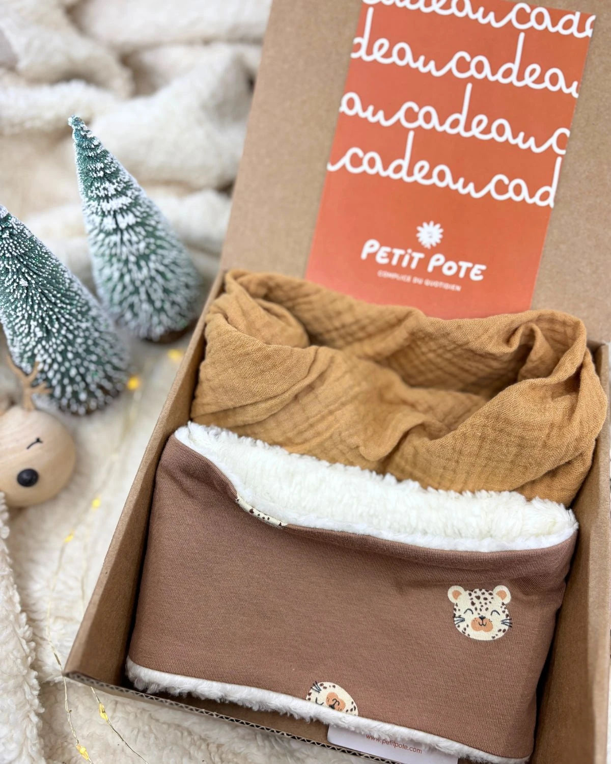 coffret cadeau noel enfant tour de cou marron