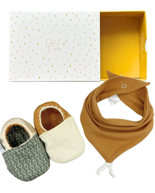 Box naissance Chaussons Bavoir - 6 motifs au choix
